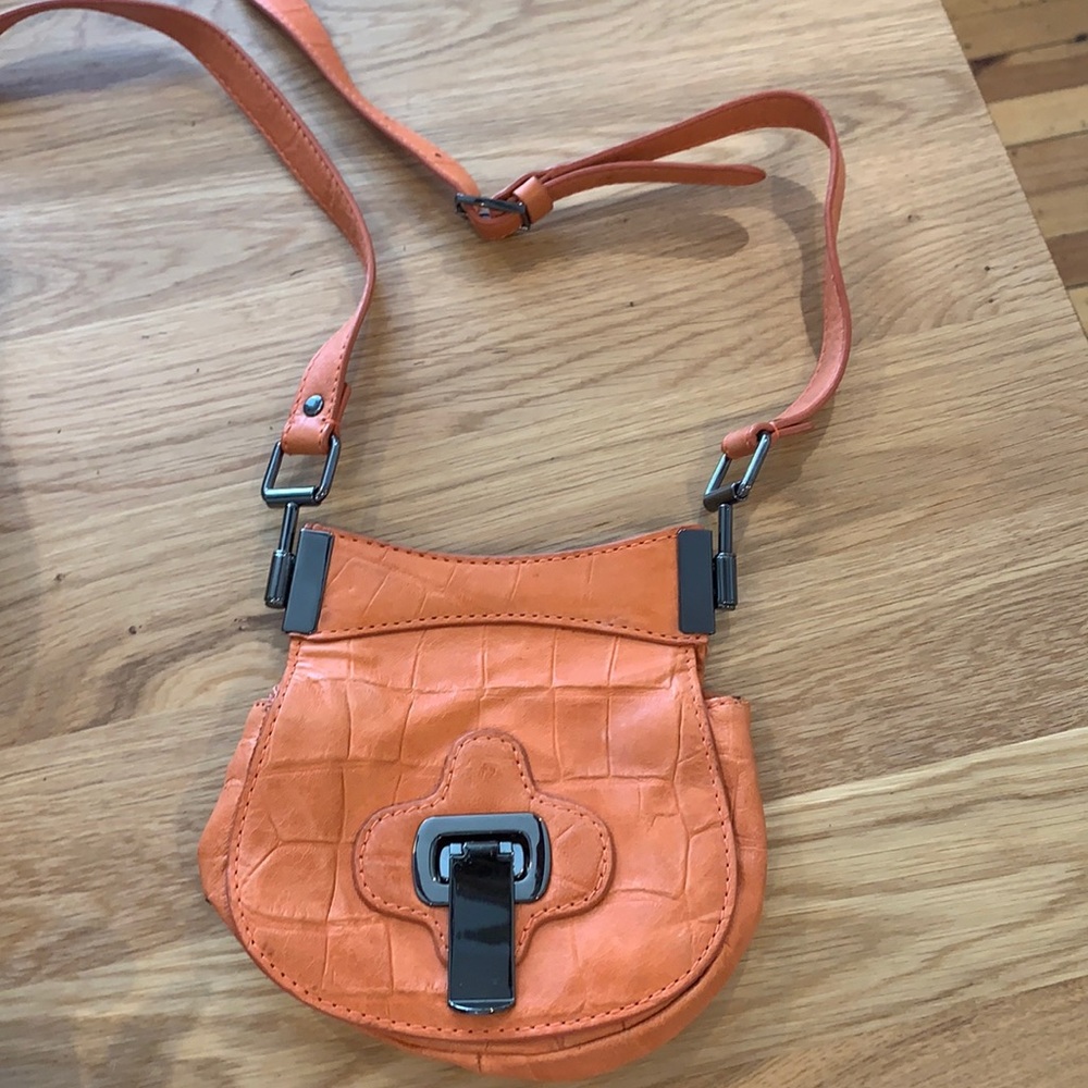 Botkier clutch